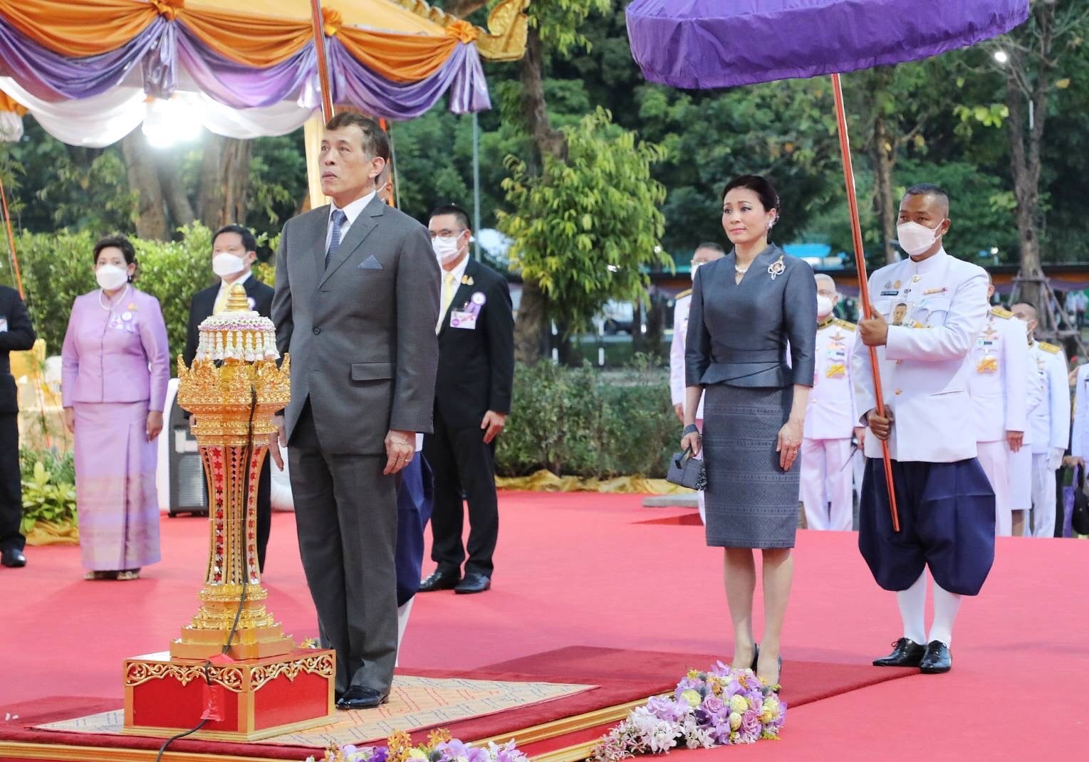 'ในหลวง-พระราชินี' ทรงเปิดพระบรมราชานุสาวรีย์ ร.6