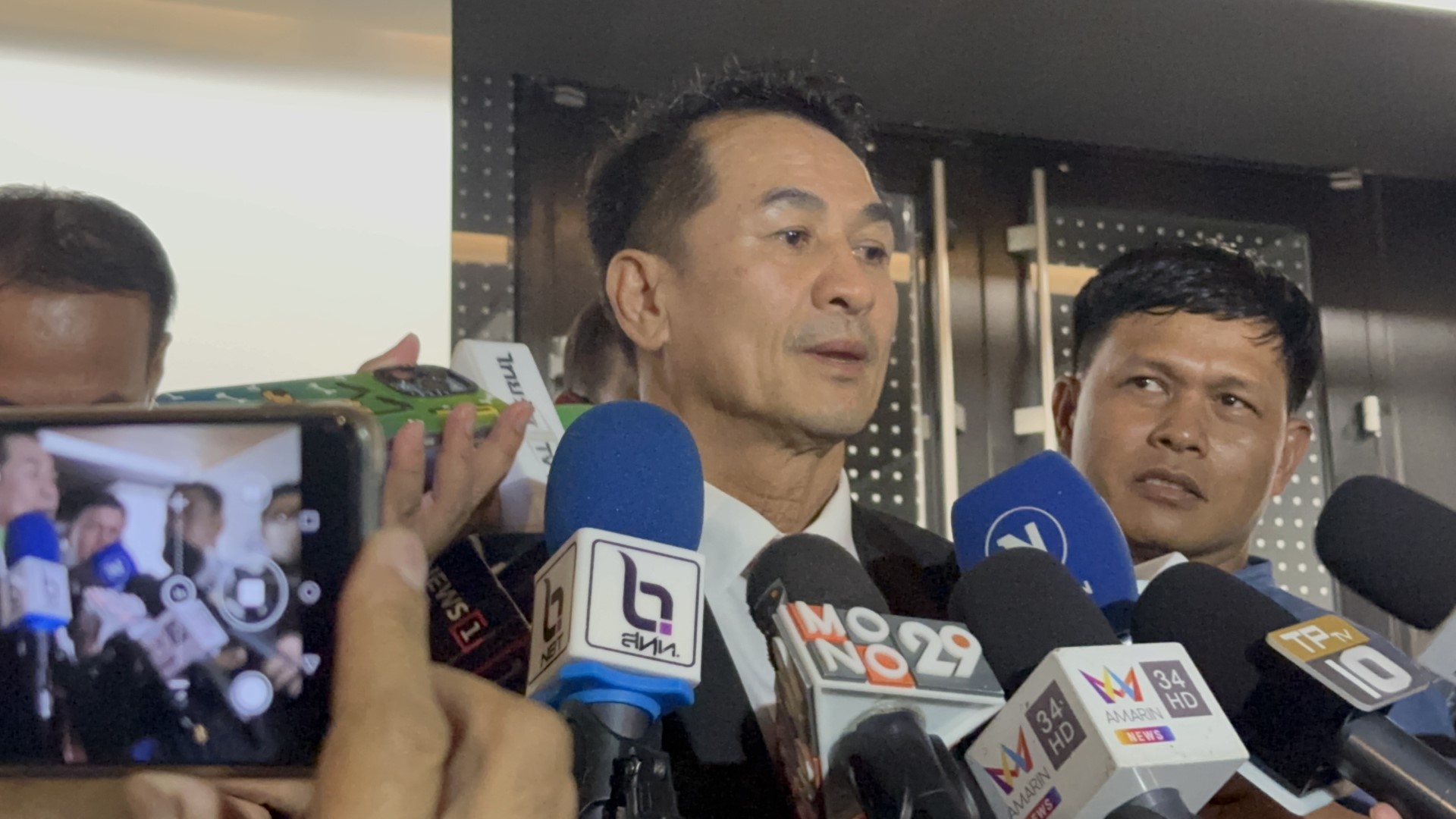 เอวัง! 'ชลน่าน' เผย 'ชัยธวัช' ตอบในที่ประชุม 8 พรรคไม่ได้มีเสียงส.ว.หนุน 'พิธา' เท่าไหร่ บอกแค่ 'พยายาม' เอวัง! 'ชลน่าน' เผย 'ชัยธวัช' ตอบในที่ประชุม 8 พรรคไม่ได้มีเสียงส.ว.หนุน 'พิธา' เท่าไหร่ บอกแค่ 'พยายาม'