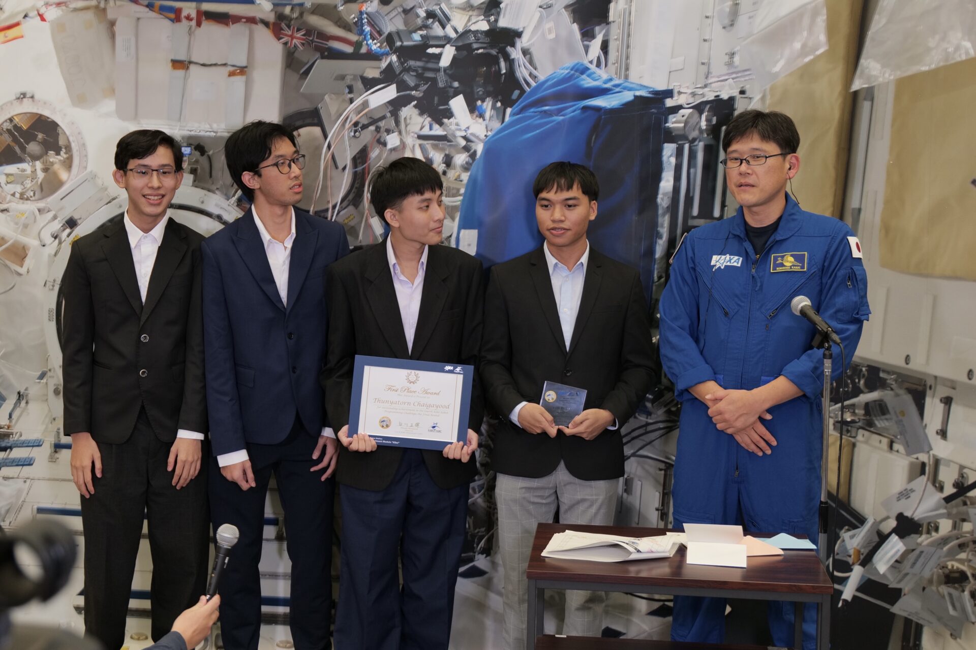 ‘ทีมแอสโทรนัต' จากไทยไทยคว้าแชมป์ เขียนโปรแกรมควบคุมหุ่นยนต์ Astrobee ...