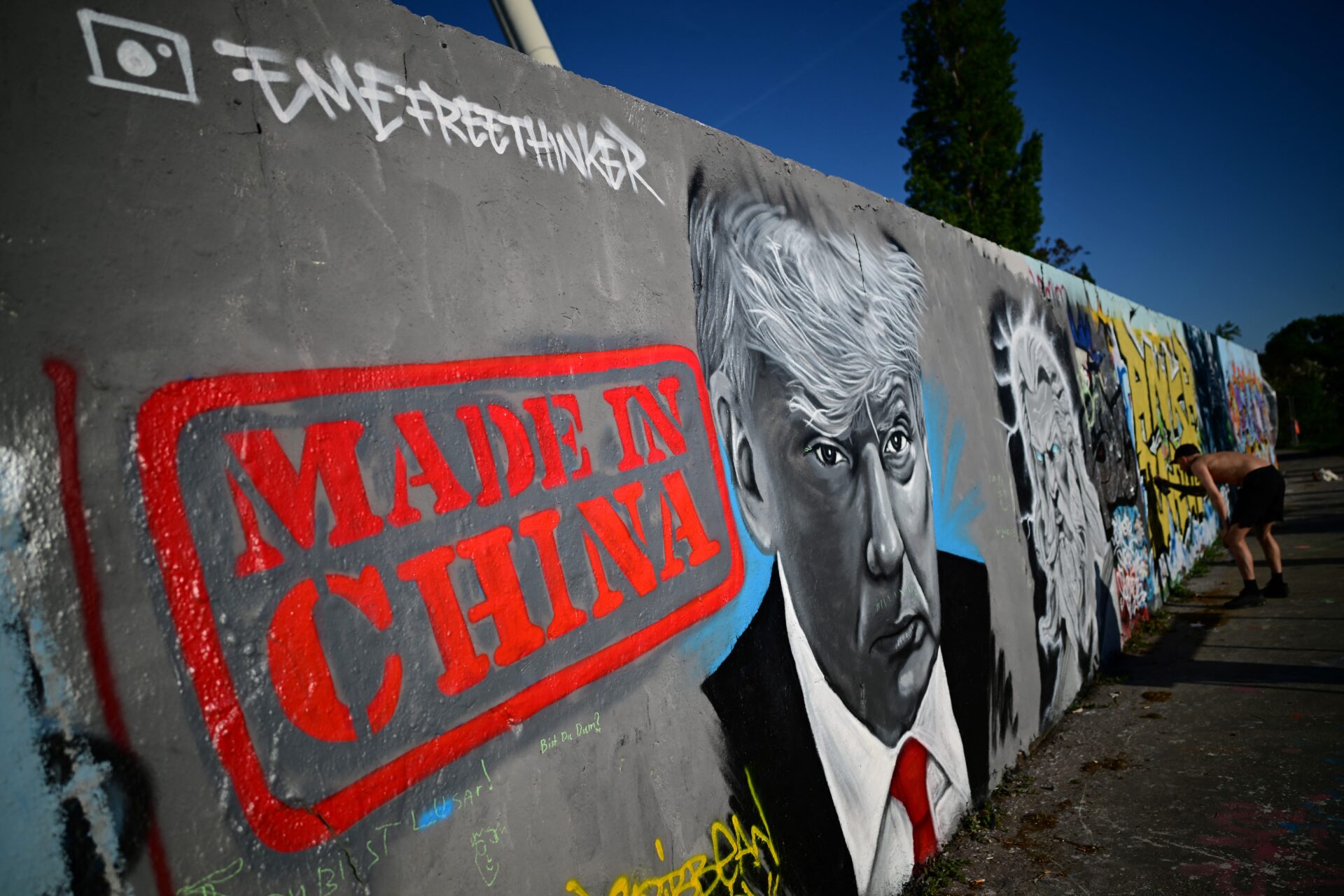 GERMANY-US-CHINA-TRADE-TARIFF-DIPLOMACY-STREET ART