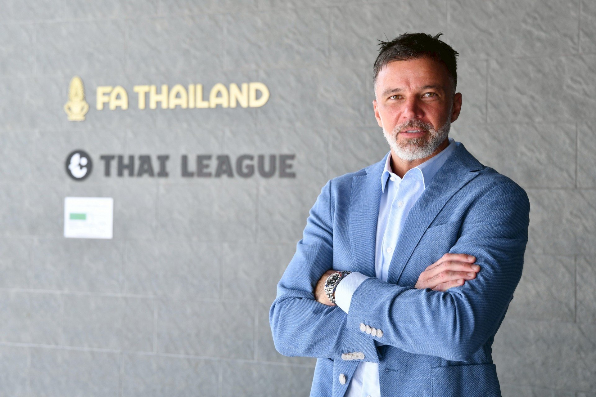 สุดอลังการ! ส.บอลไทยฯ ดึง 'แอนโธนี ฮัดสัน' อดีตดาวดังทีมชาติอังกฤษ เสียบตำแหน่งผู้อำนวยการเทคนิค หวังปลุกฟอร์ม 'ทีมชาติไทย' ให้กลับมาแข็งแกร่ง!