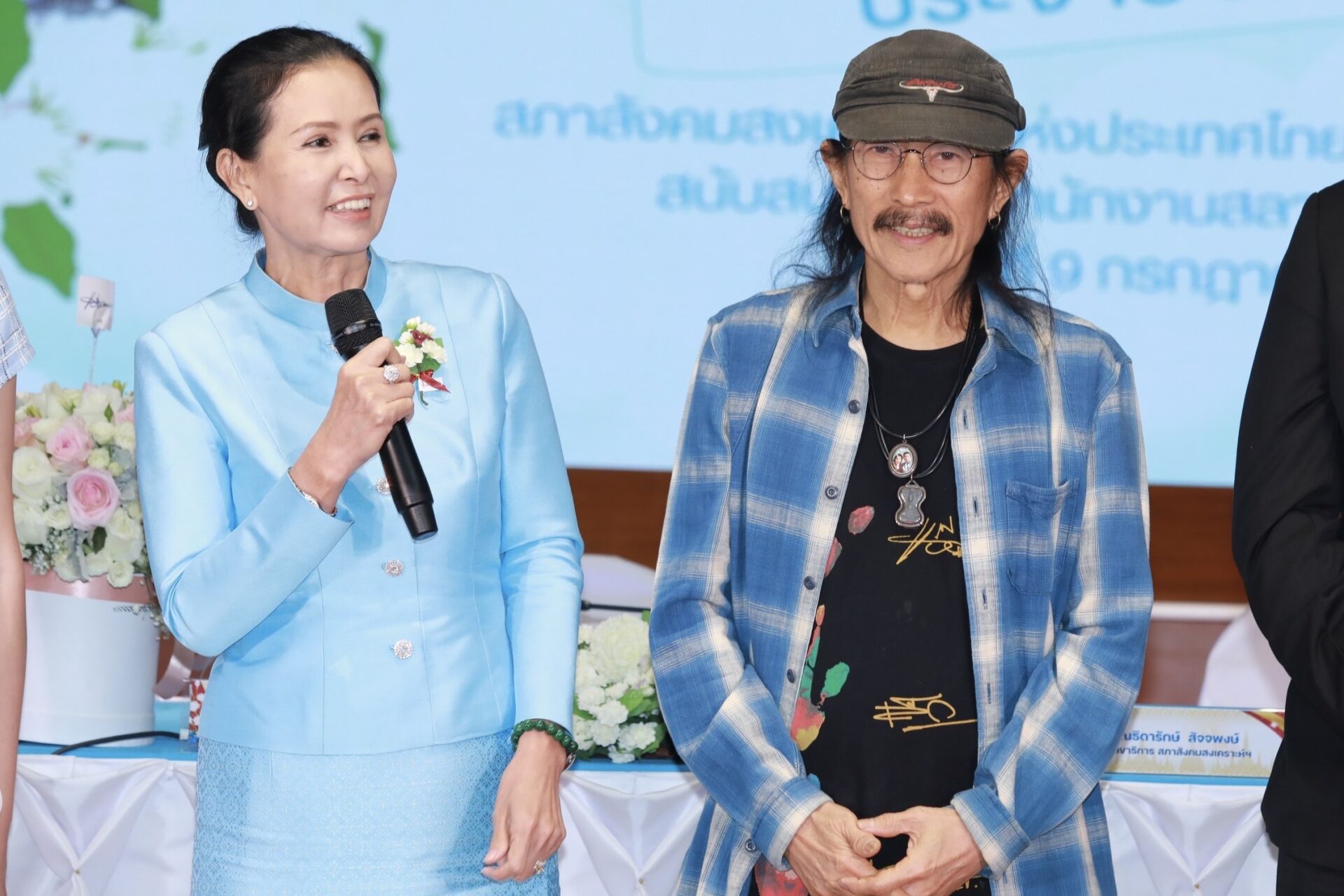 แอด คาราบาว นำทีมศิลปินดัง ร่วมงาน 'วันแม่แห่งชาติ' สร้างความสุขให้คุณแม่ทั่วประเทศ