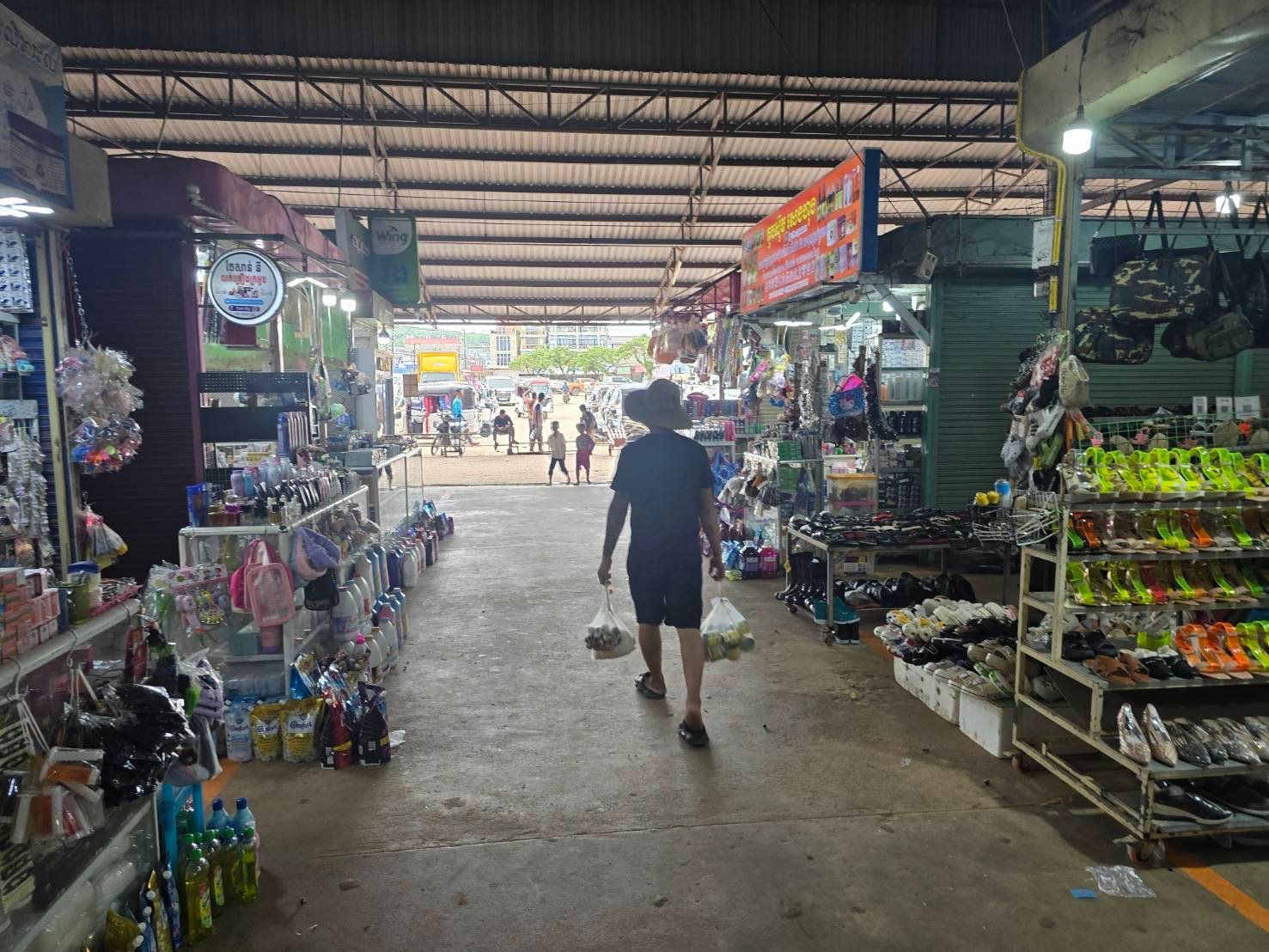 Thai-Cambodian border closure disrupts trade, boosts Vietnamese imports | News by Thaiger