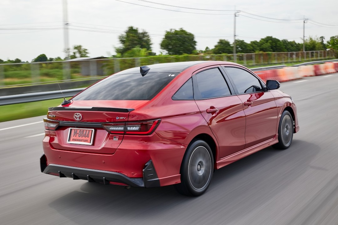 TOYOTA YARIS ATIV HEV