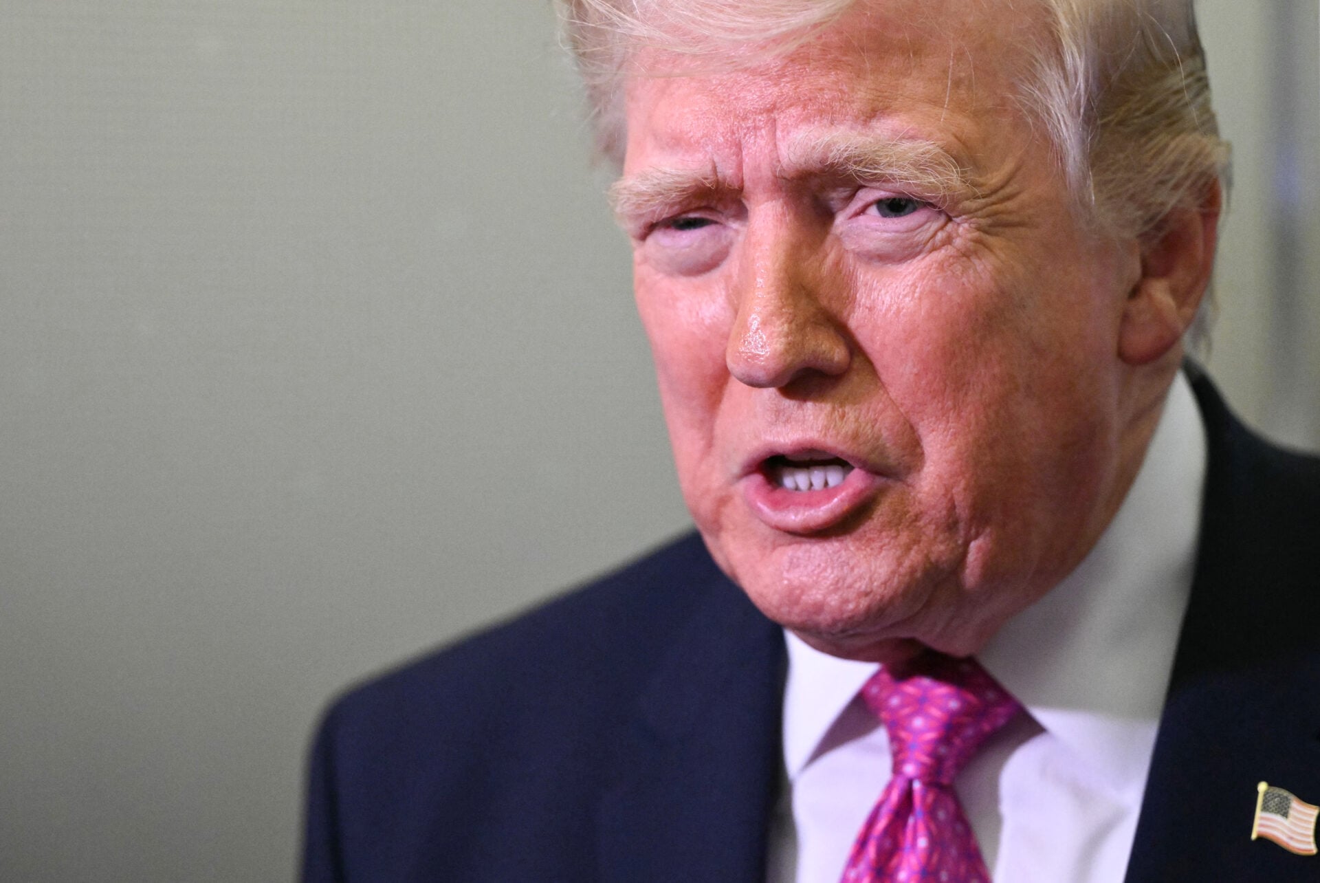 ‘ทรัมป์’ ขู่จะทำลายเกาะน้ำมันของอิหร่าน แม้จะอ้างว่ามีการเจรจาอยู่ก็ตาม