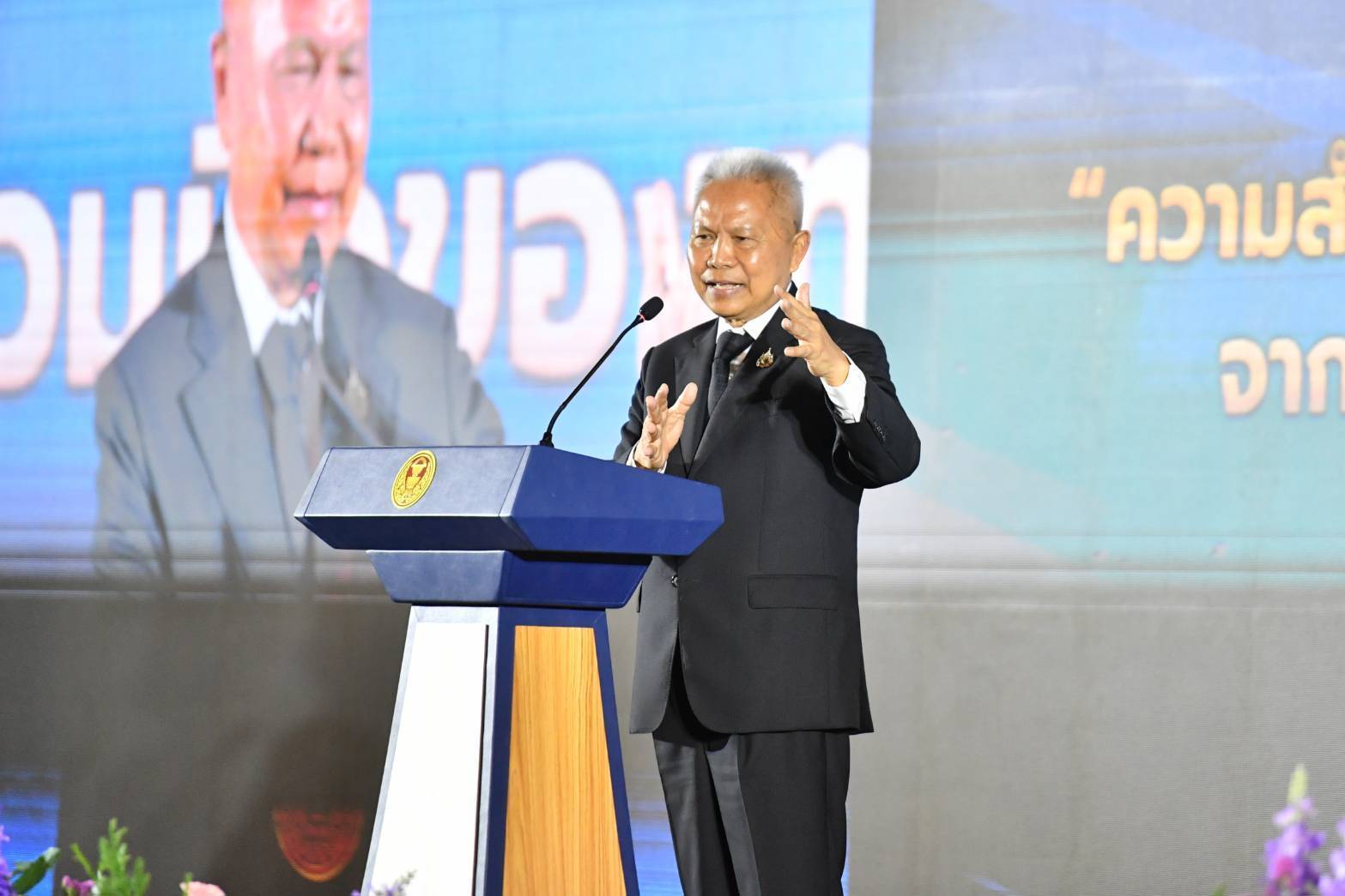 “โสภณ” ชวนทุกพรรคการเมืองเร่งแก้กฎหมาย พร้อมนำกลไกสภา แก้ยาเสพติด บูรณาการความร่วมมือทุกหน่วยงาน ไม่ใช่ต่างคนต่างทำ