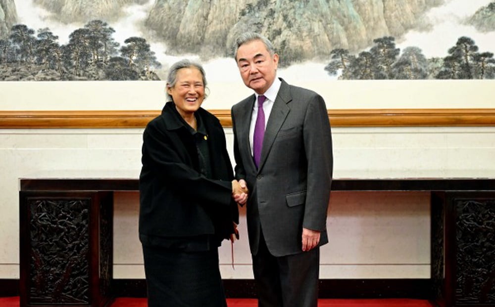 หวัง อี้ ถวายการต้อนรับ กรมสมเด็จพระเทพฯ เสด็จฯเยือนจีน