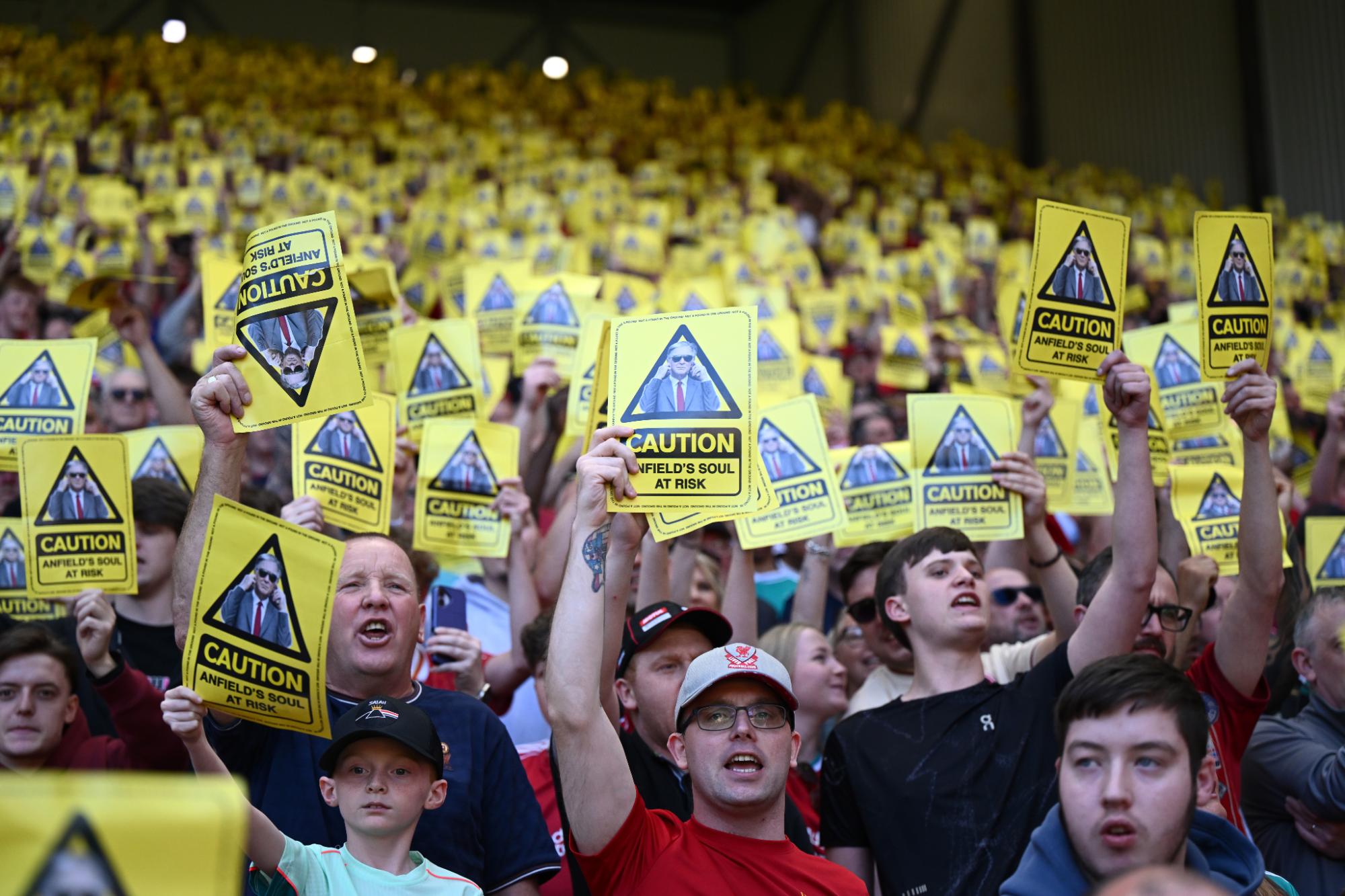 แฟนบอล ‘หงส์แดง’ ประท้วงทีมขึ้นราคาตั๋วชมเกมสูงจนเกินเหตุ