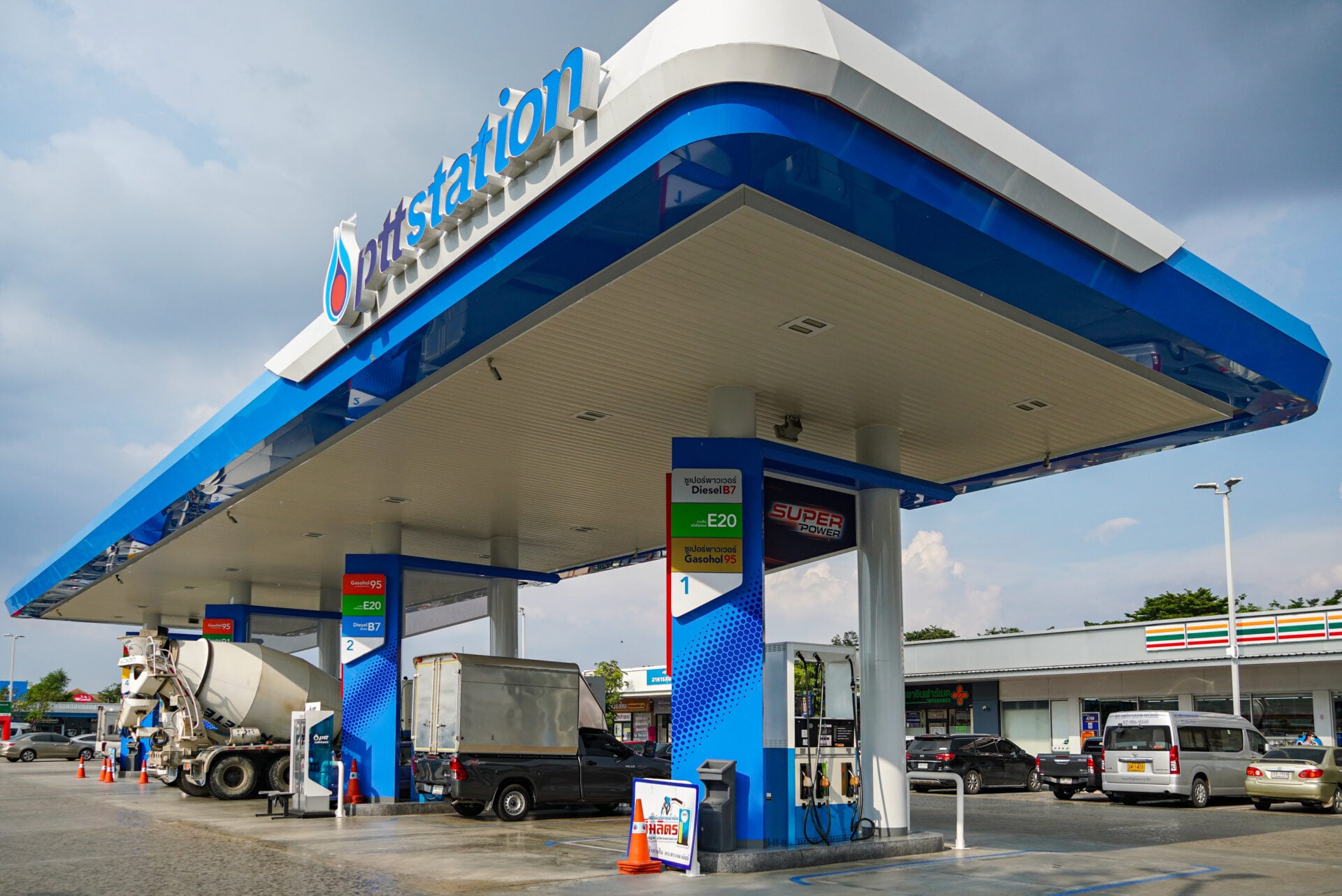 สูตรลับขับประหยัด! ลดค่าใช้จ่ายน้ำมันด้วย E20 สมรรถนะเต็มถัง ในราคาที่สบายกว่า