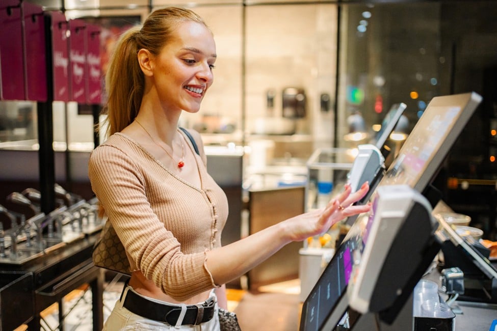 รัชดาฯ ไม่เคยหลับ! มัดรวม 7 ร้านอาหารเปิด 24 ชม. เอาใจสายกินดึก จอดรถง่าย สบายท้อง