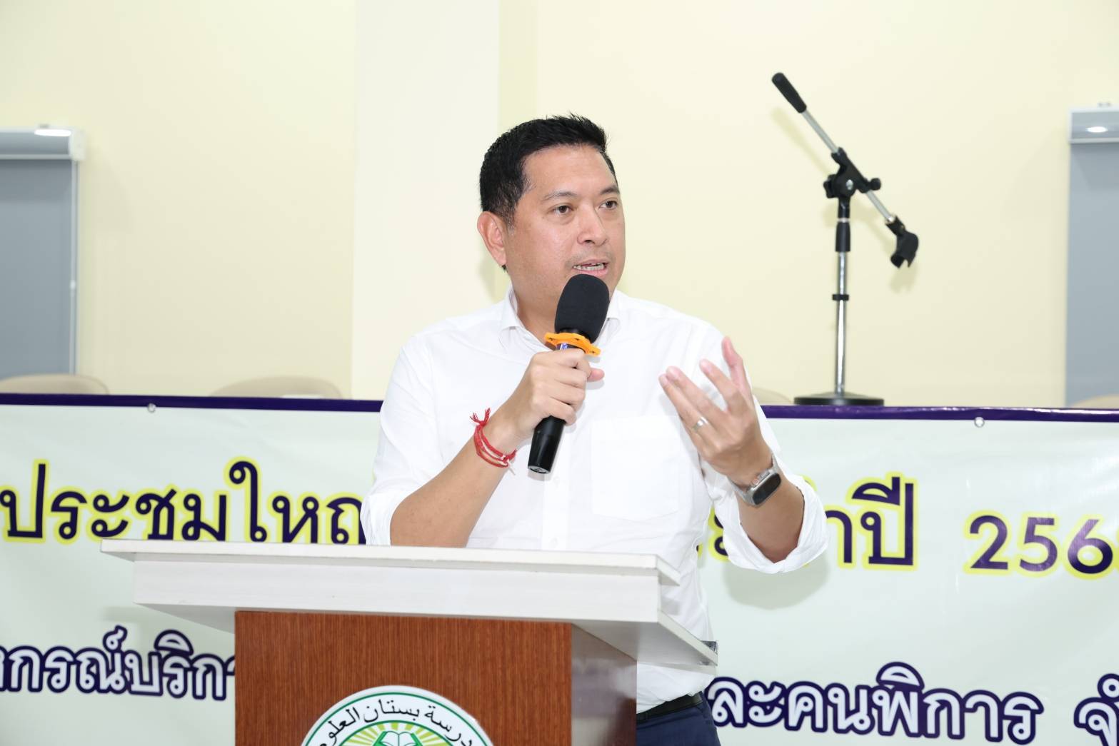 ‘นิกร’ รมว.พม.ลงพื้นที่ร่มเกล้า เพื่อติดตามการพัฒนาคุณภาพชีวิตของประชาชน รวมทั้งสภาพแวดล้อมของการอยู่อาศัย หวังยกระดับชุมชนแก้ปัญหาขยะ-น้ำเสียอย่างยั่งยืน
