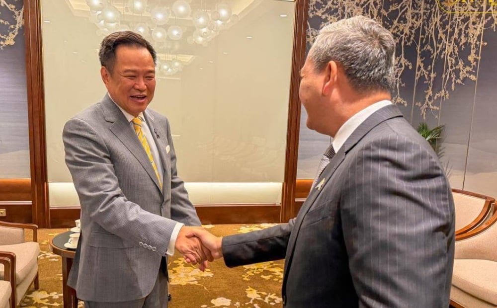 ไม่มีอะไรในกอไผ่! โฆษกรัฐบาล แจงภาพอนุทินจับมือฮุน