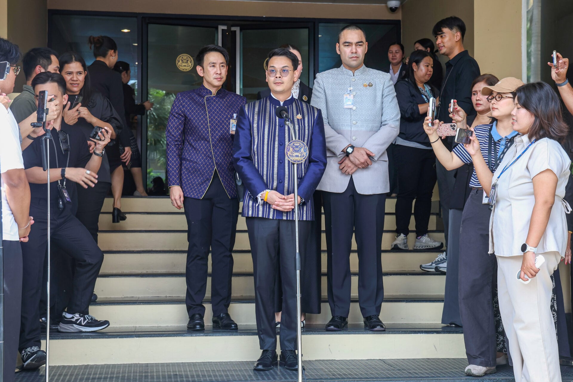รมว.ดีอีบอก TH-AI เพิ่มบันทึกแนบท้ายทีโออาร์ได้!