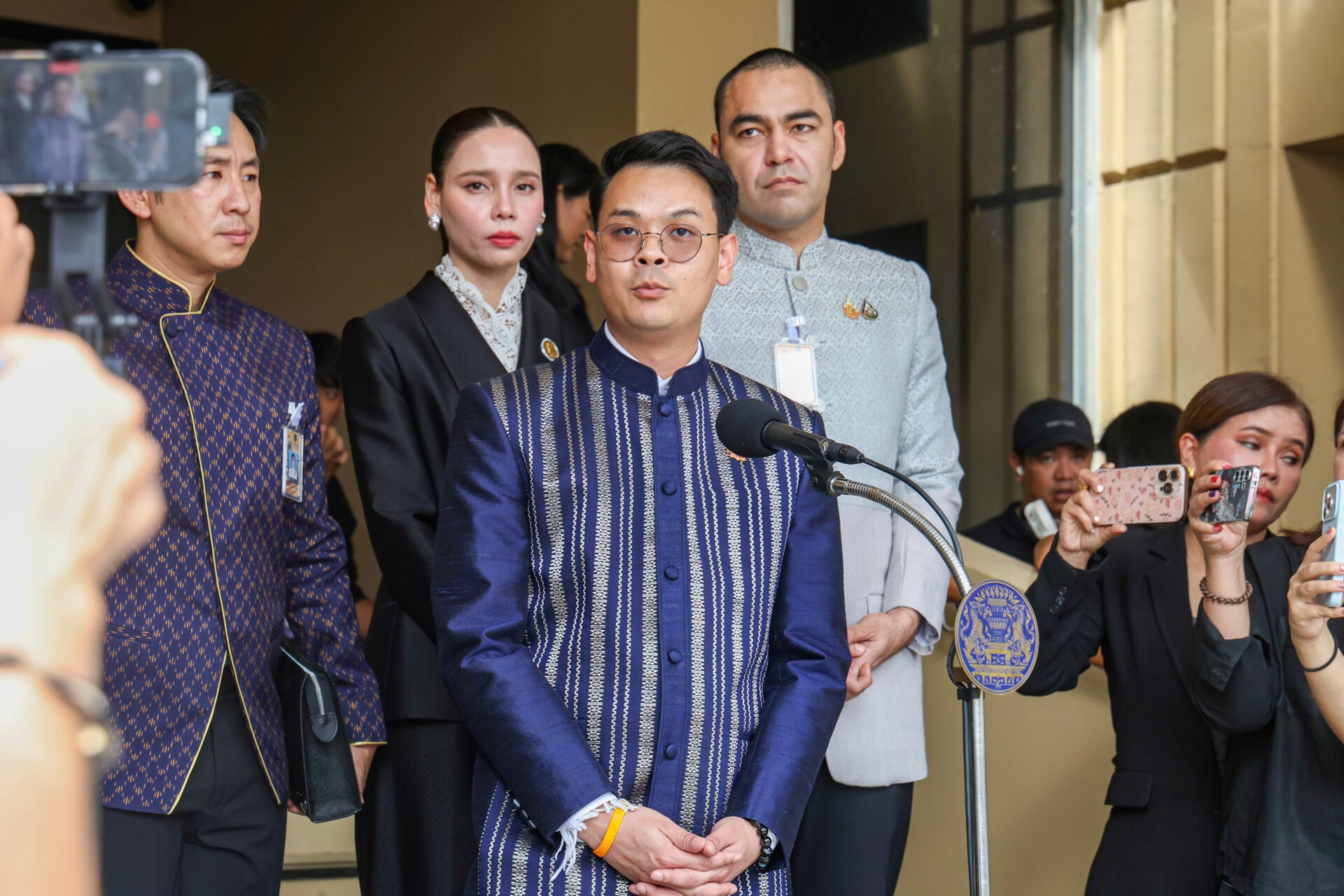 ‘ลูกเนวิน’ เปิดใจปมดรามา ‘เรื่องแม่–วุฒิการศึกษา’