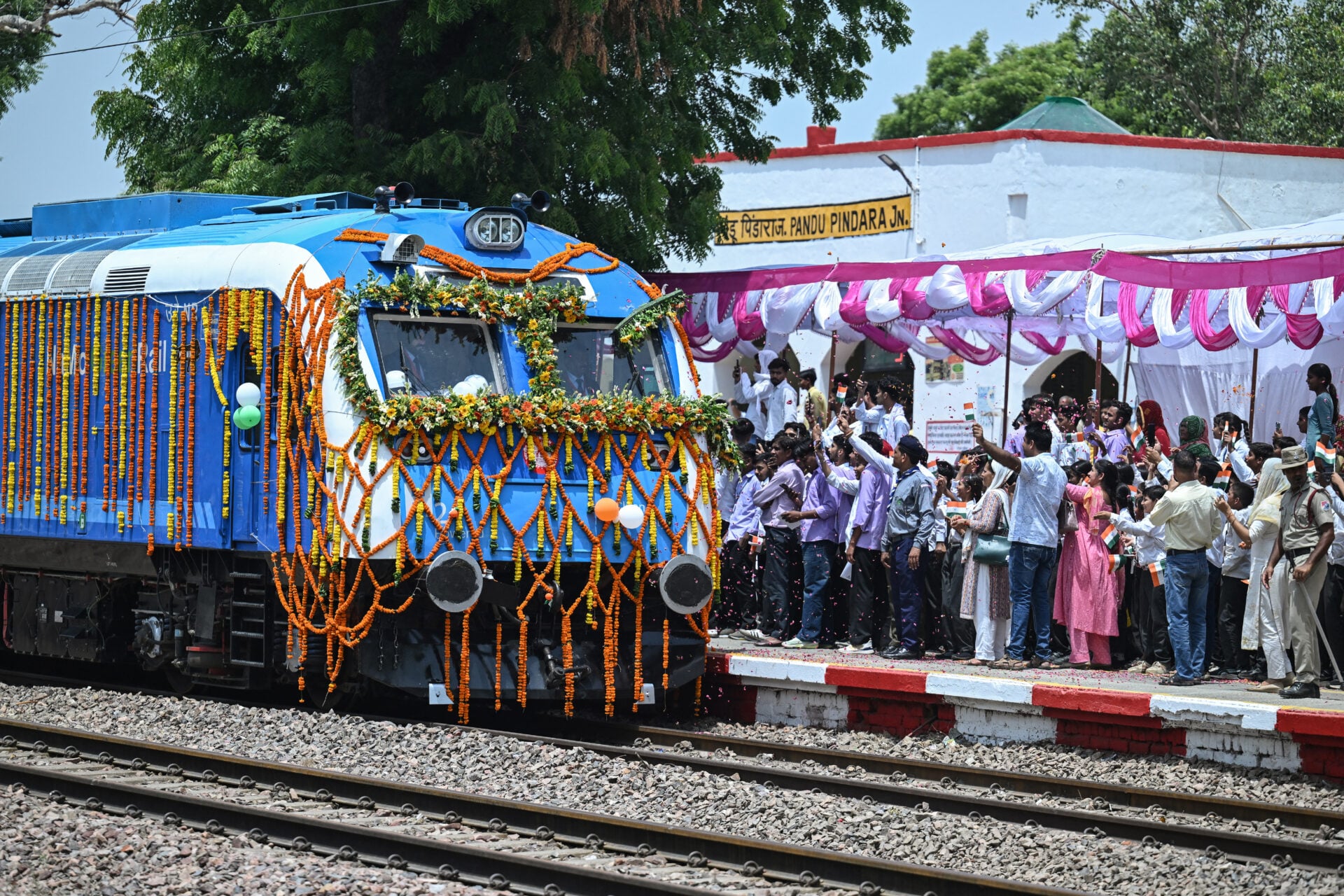 INDIA-TRANSPORT-ENERGY-TRAIN