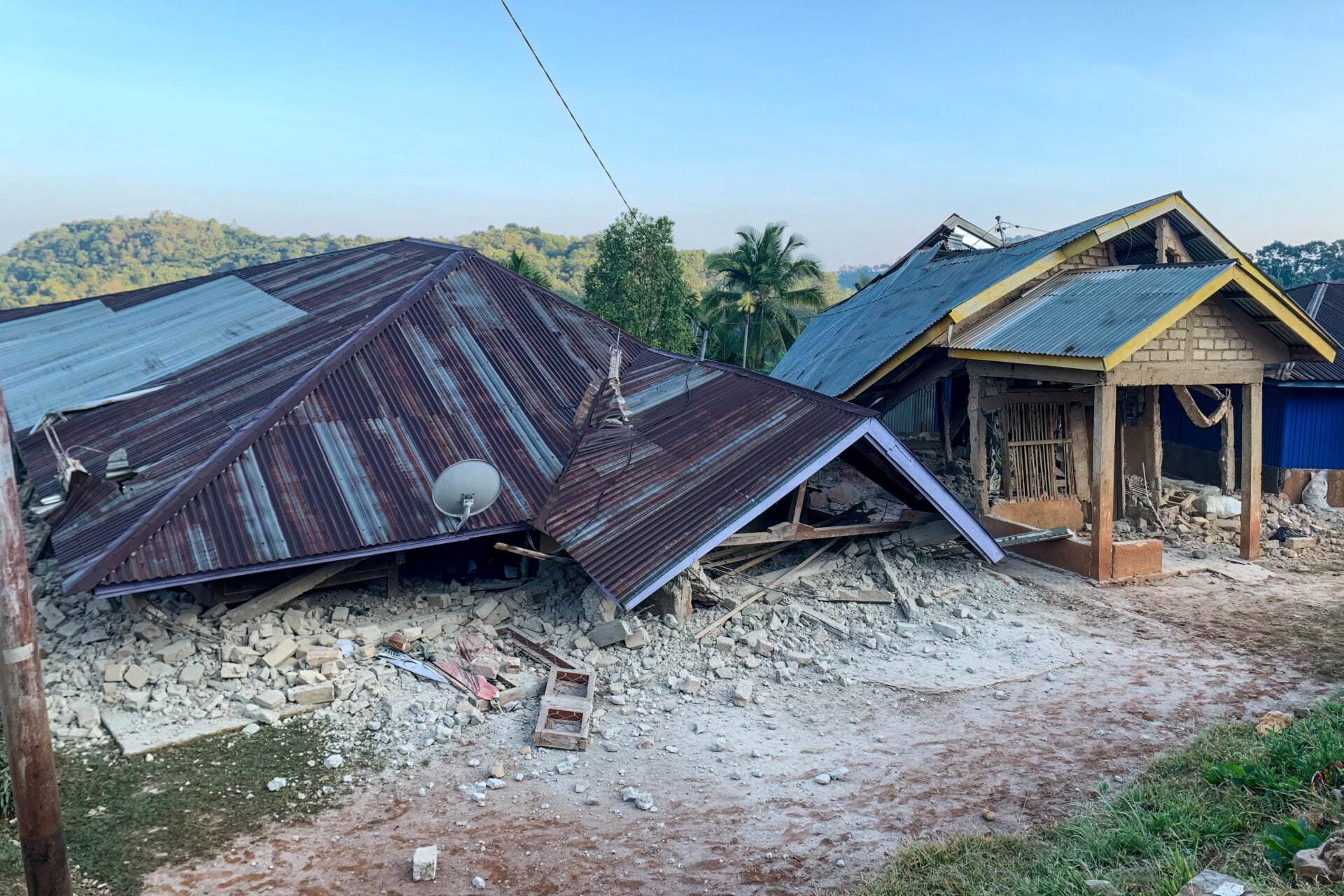 TOPSHOT-INDONESIA-QUAKE