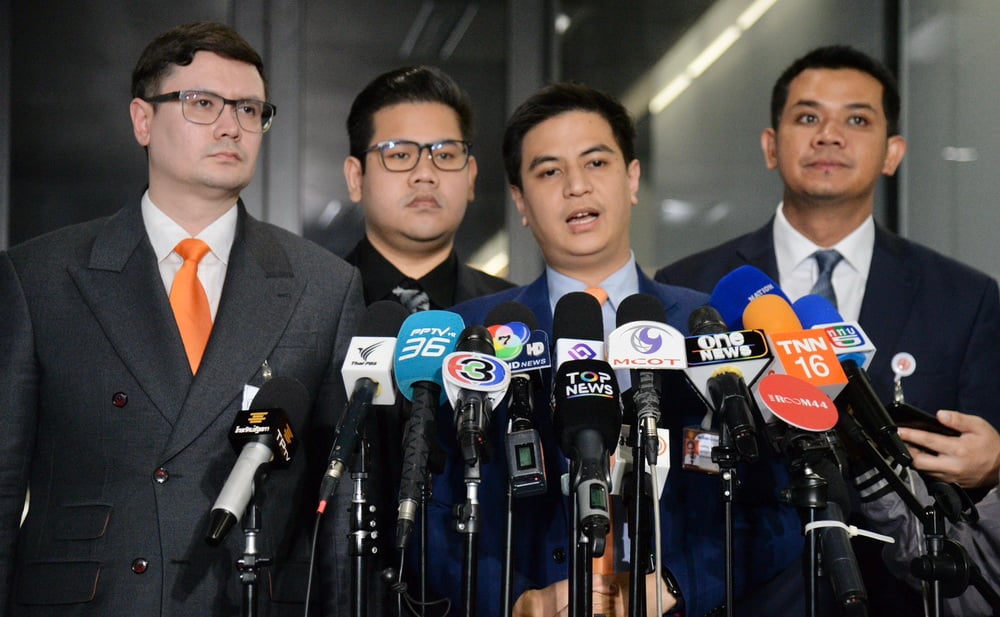 ฝ่ายค้านวอล์กเอาต์วิป 3 ฝ่ายรอบ 2 รัฐบาลให้ 4 วัน ฝ่ายค้านขอ 5 วัน ซักฟอกยังไม่ลงตัว